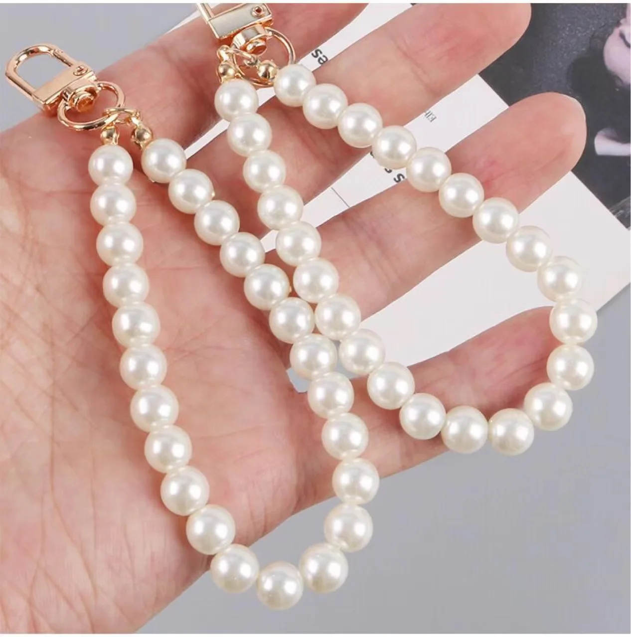 Elegant Pearl Keychain for Bags and Keys - Image 4